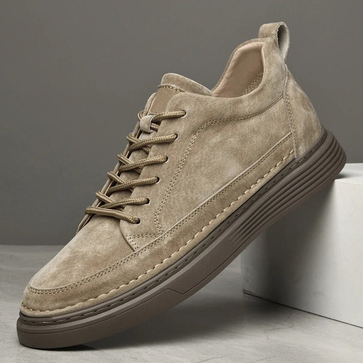 Comfortabele heren sneakers met dikke zool; ideaal voor elke dag en vetersluiting.
