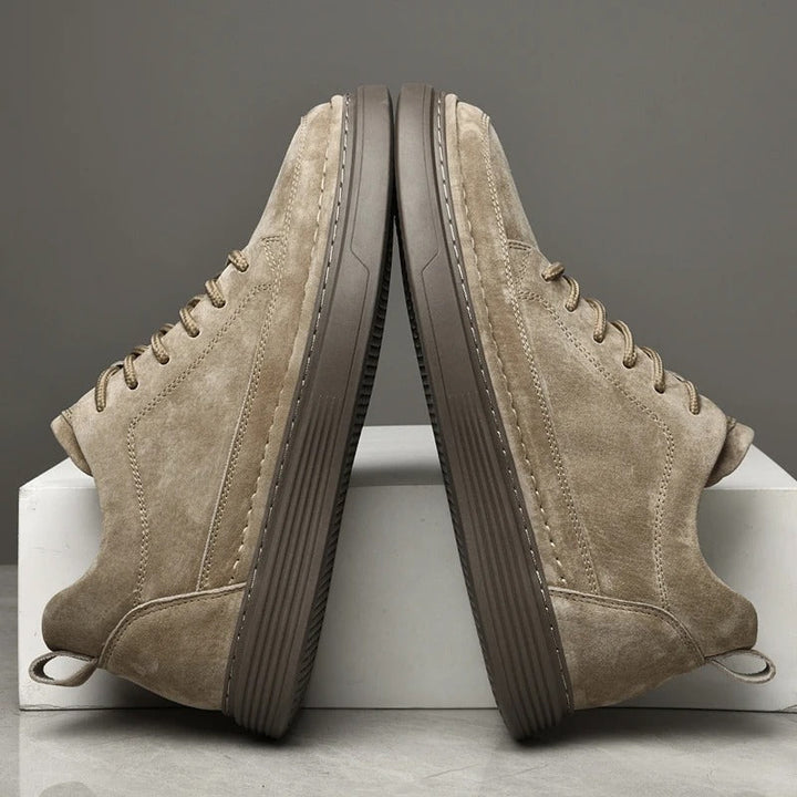 Streetwear heren sneakers met dikke zool; khaki en bruin detail voor een stoere stijl.