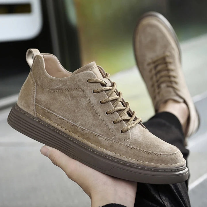 Casual heren sneakers met vetersluiting en dikke zool; wit, bruin, khaki design.