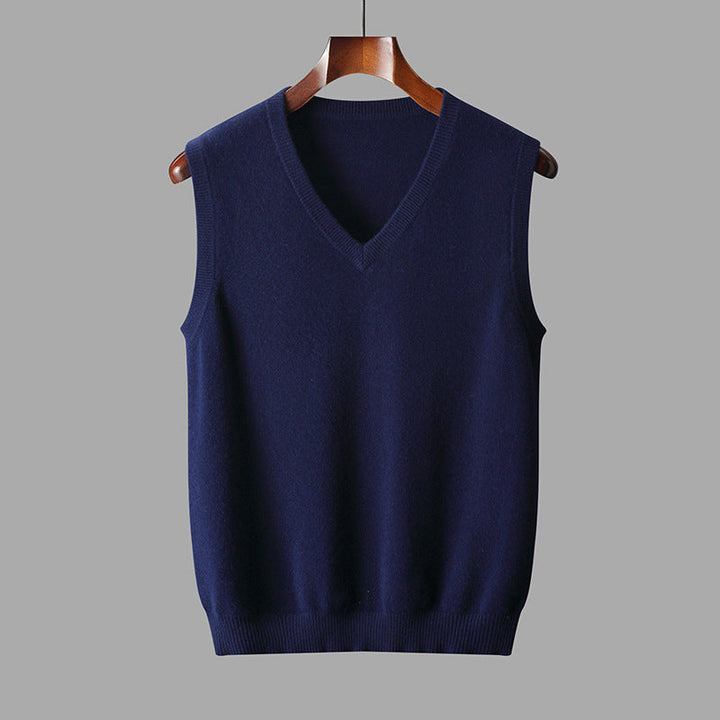 Moderne heren spencer met V-hals in zwart, fijne ribbel, tijdloze herfst- en wintermode.