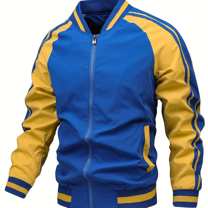 Heren bomberjack met retro strepen en ritssluiting, gestyled met jeans voor een complete outfit.