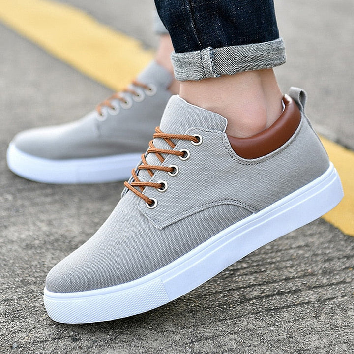 Lage heren sportschoenen, ontworpen voor flexibiliteit en comfortabele ondersteuning.