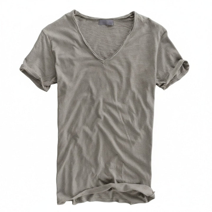 Heren T-shirt met diepe V-hals, een stijlvolle slim fit basistop voor een moderne casual look.