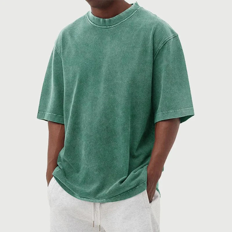 Modern heren t-shirt met trendy gewassen look. Relaxed fit en effen design, perfect voor een casual outfit.