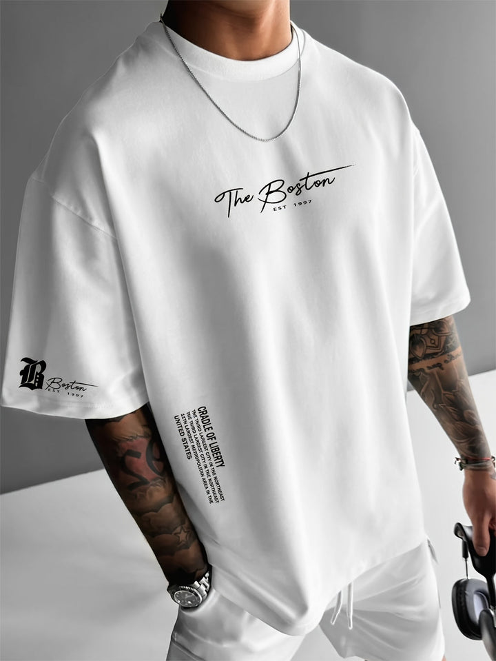 Heren t-shirt met opvallende slogan print, comfortabele loose fit. Ideaal voor casual streetwear en zomer.