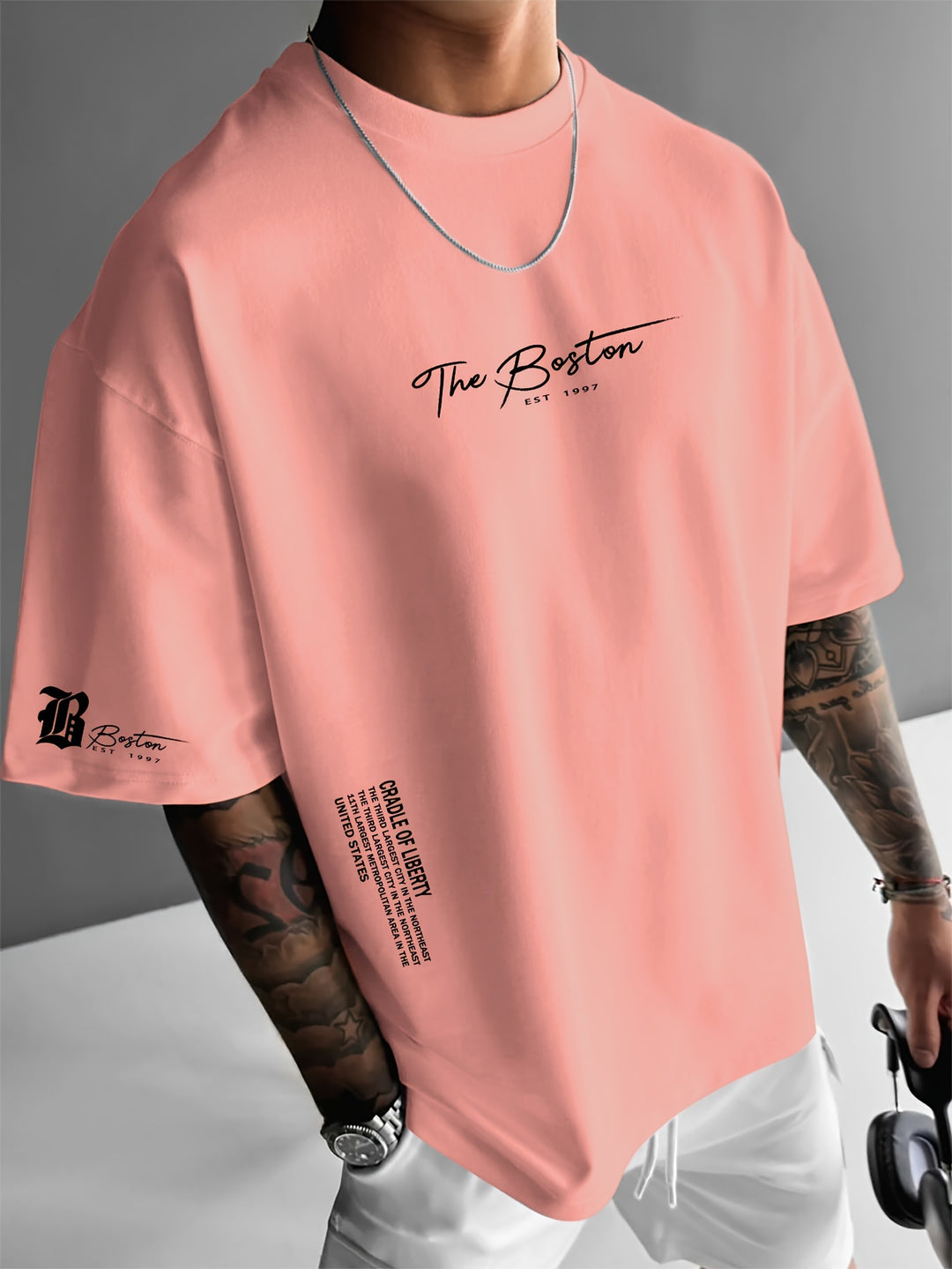 Trendsettend heren t-shirt met slogan en comfortabele loose fit. Perfect voor streetwear en zomerse dagen.