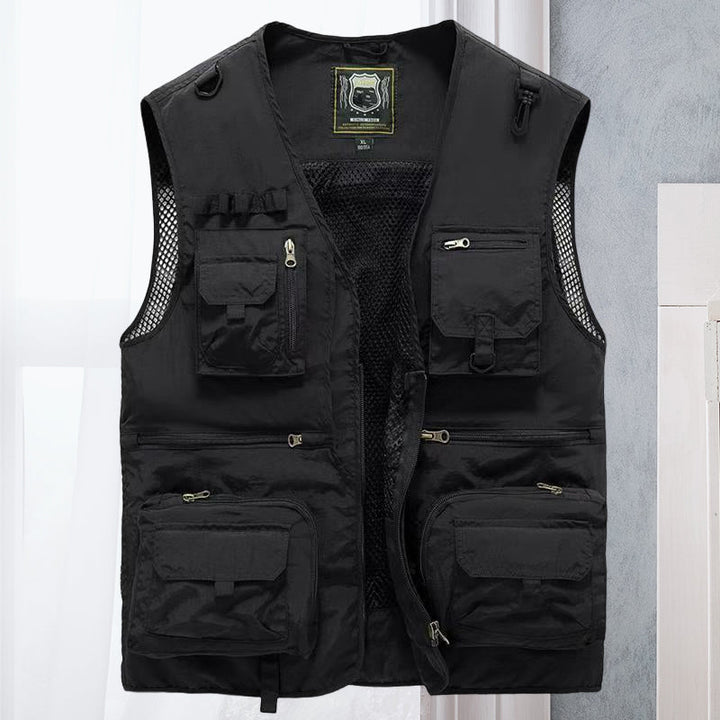 Modern tactisch heren vest als streetwear of festival outfit, met functionele zakken voor een trendy look.