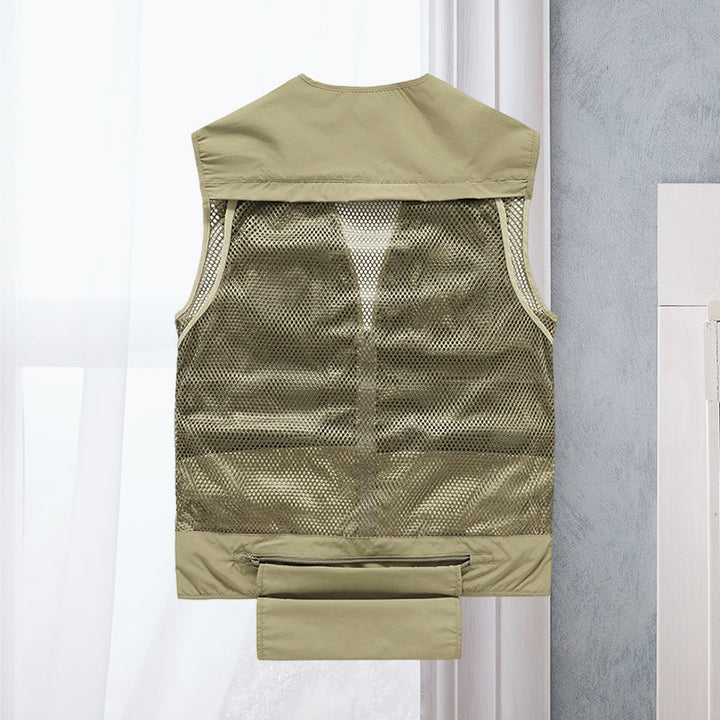 Close-up van het duurzame materiaal van dit heren tactisch vest, ideaal voor outdoor, streetwear en festival outfits.