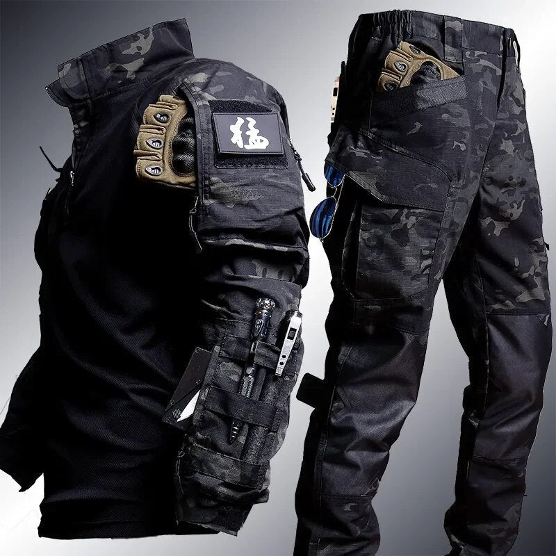 Camouflage herenset voor survival training; duurzaam uniform met optimale bescherming. Perfect voor tactische avonturen.