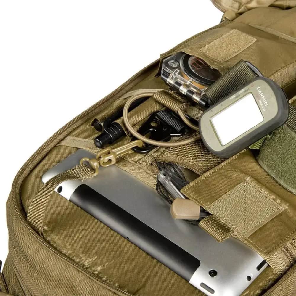 Legergroene tactische rugzak heren, duurzaam, met MOLLE voor outdoor gebruik.