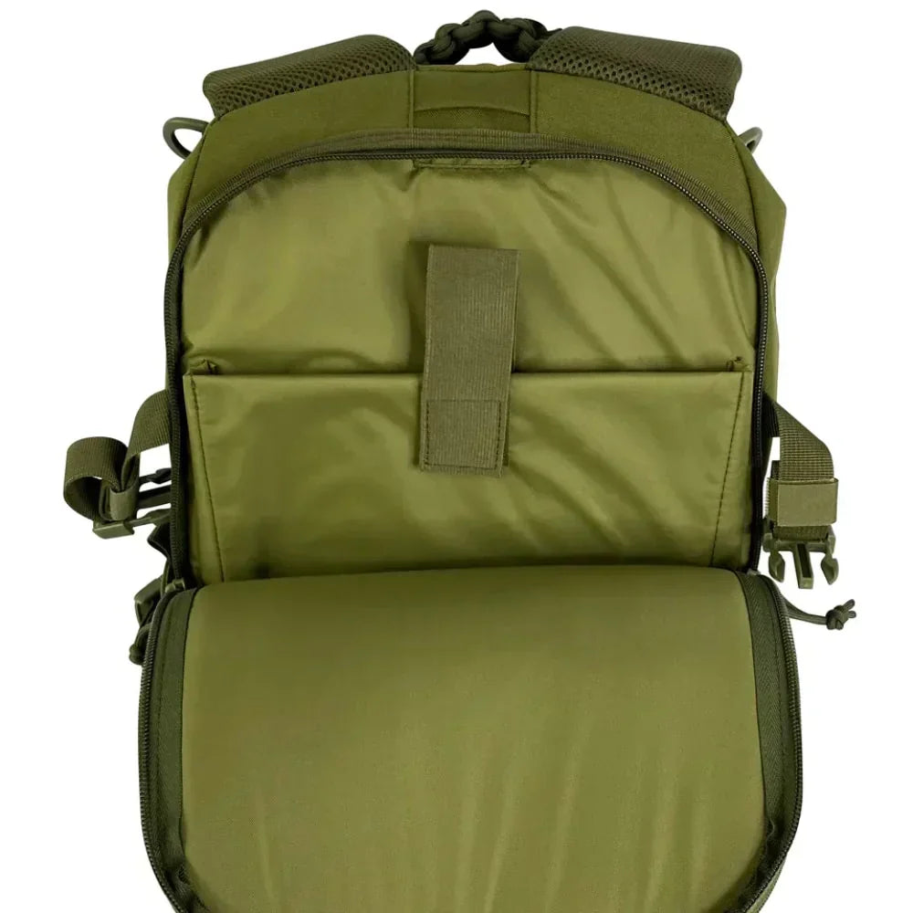 Duurzame tactische rugzak voor heren, ideaal voor survival en outdoor activiteiten.