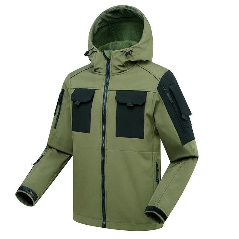 Comfortabele heren wandelkleding: outdoor jas en broek met praktische cargozakken, geschikt voor voorjaar en herfst.