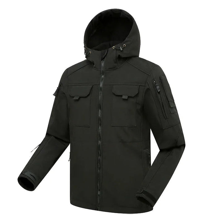 Complete heren outdoor kledingset: jas en broek met cargozakken, geschikt voor tactische avonturen en wandelen.