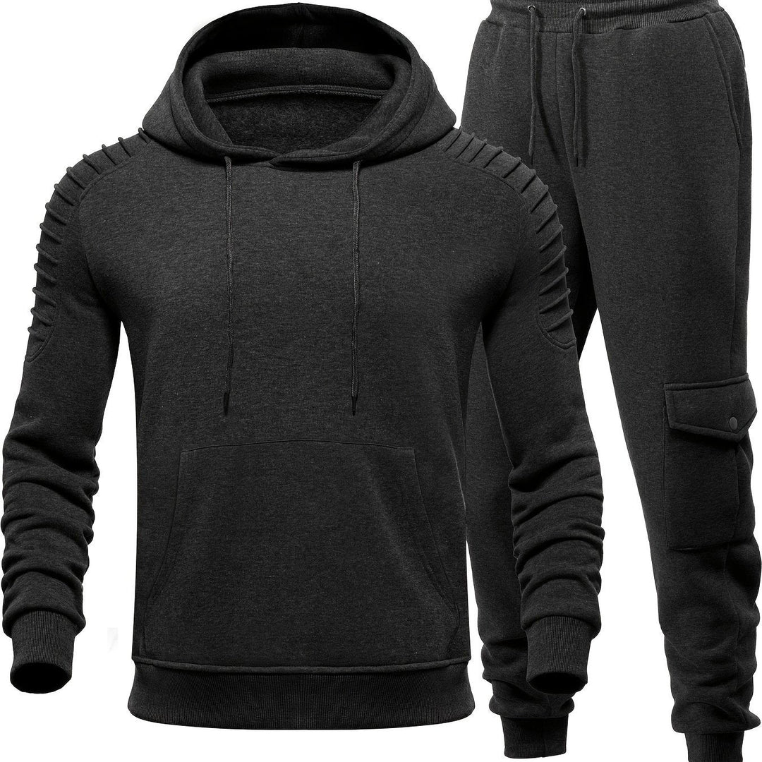 Tweedelig heren sportoutfit: sweater met lange mouwen en comfy joggingsbroek. Geschikt voor fitness.
