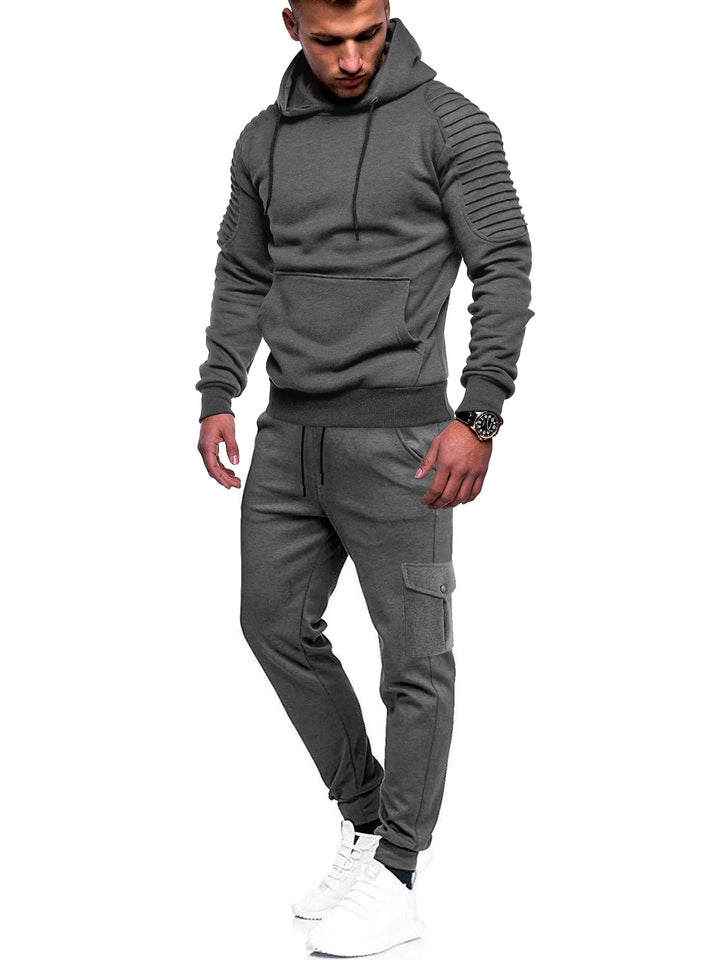 Complete heren mode set: sweater met lange mouwen en bijpassende joggingsbroek. Perfect als sportkleding of casual.