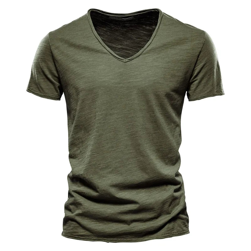 Heren V-hals shirt in effen kleur, ademend en comfortabel voor dagelijks gebruik. Ideaal basic t-shirt.
