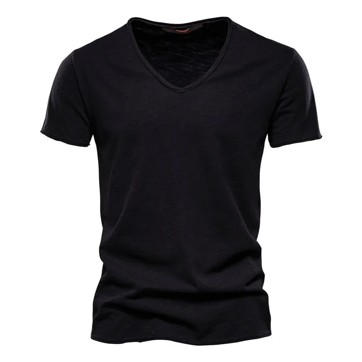 Heren basic V-hals shirt in wit, ademend en kreukvrij. Ideaal comfortabel t-shirt met korte mouwen.
