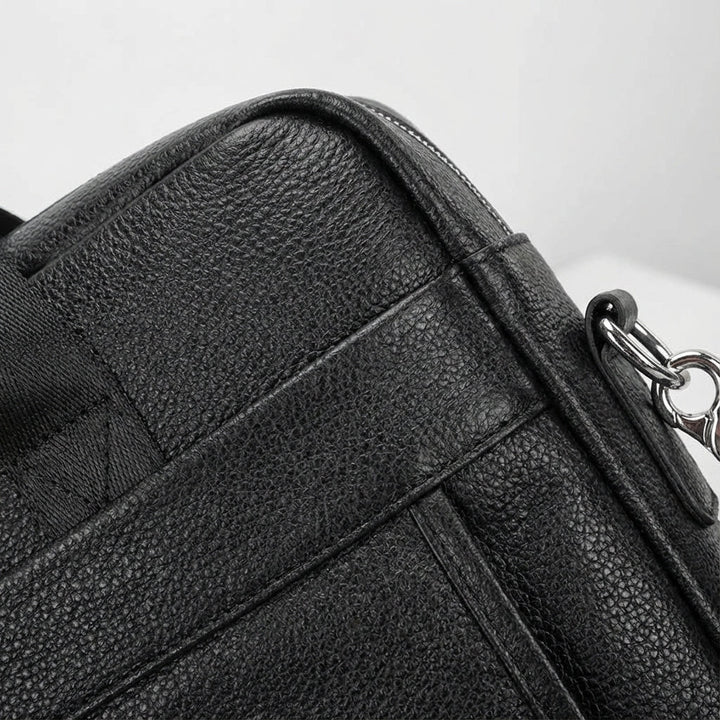 Praktische vintage runderleren aktetas voor heren, perfect als laptoptas en documententas.