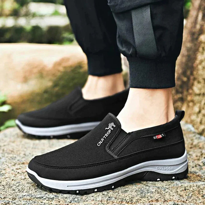Flexibele, ondersteunende heren wandelschoenen met schokdemping voor pijnverlichting en actief dagelijks comfort.