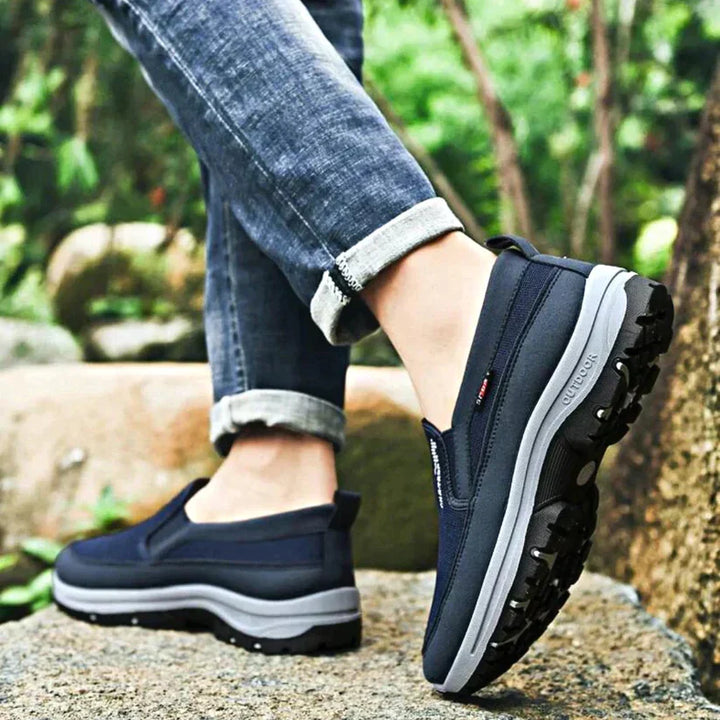 Stijlvolle heren instapschoenen met antislip grip, comfortabel en perfect voor dagelijks gebruik en lichte wandelingen.