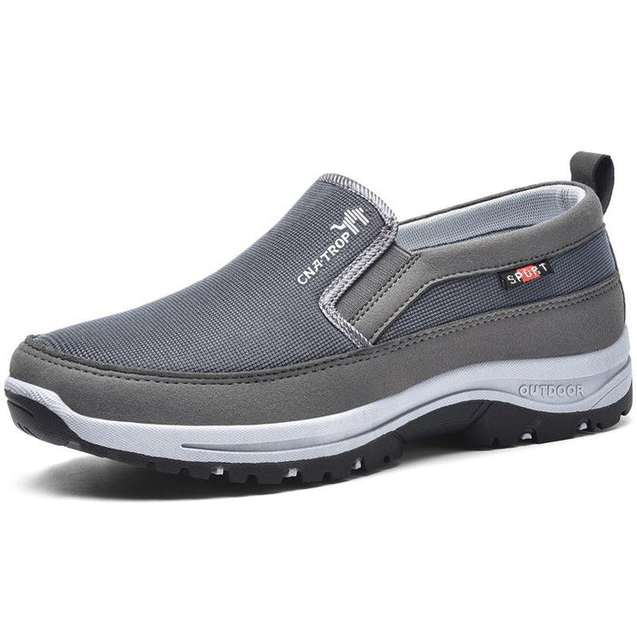 Makkelijk aan te trekken instapschoenen voor heren, met antislip zool en focus op comfort en pijnverlichting.