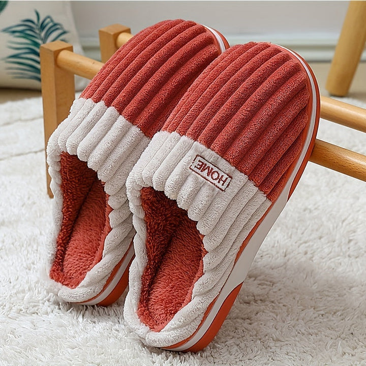 Groep van diverse kleuren heren warme pantoffels, toont opties voor elke stijl.