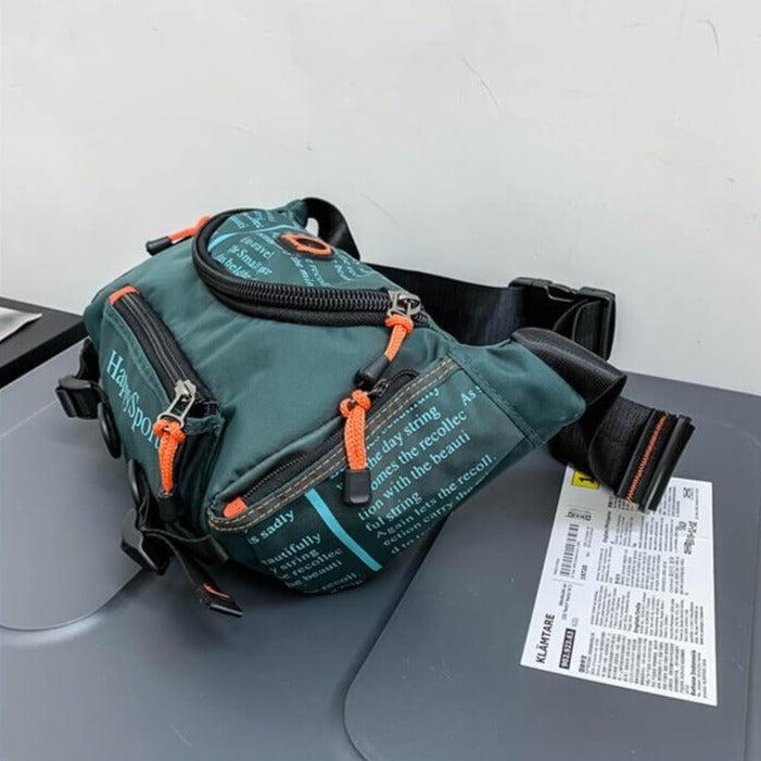 Duurzame heren slingtas van waterbestendig nylon, perfect voor reizen en buitensport.
