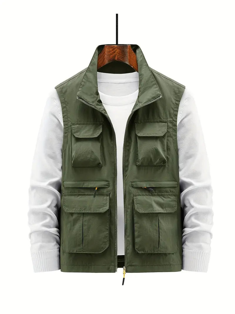 Sportief heren vest met volledige ritssluiting en functionele zakken. Waterdicht en veelzijdig voor casual en outdoor activiteiten.