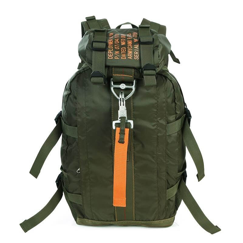 Detail van duurzaam waterafstotend nylon en robuuste ritsen van de FieldGear tactische herenrugzak.