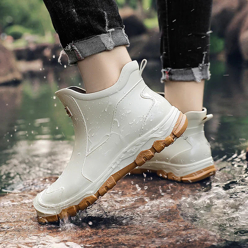 Antislip heren wandelschoenen, waterdicht en schokabsorberend, essentieel voor veilige outdoor activiteiten.