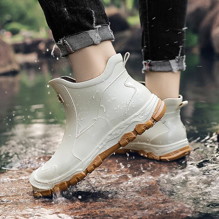 Antislip heren wandelschoenen, waterdicht en schokabsorberend, essentieel voor veilige outdoor activiteiten.