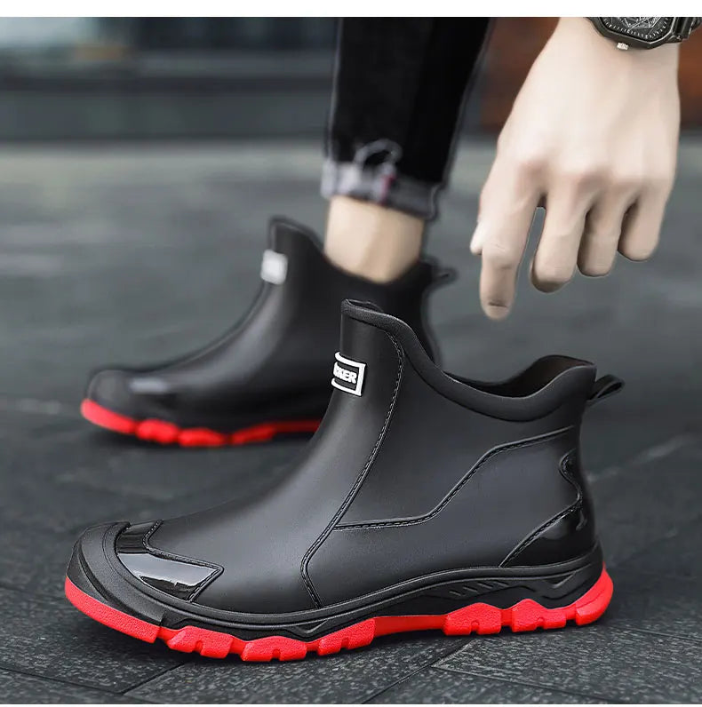 Zwarte waterdichte heren wandelschoenen, robuust en comfortabel voor elk terrein en lange tochten.