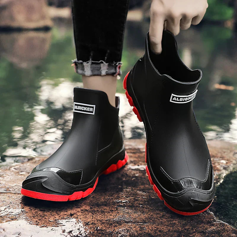 Waterdichte heren outdoor schoenen, geschikt als werklaarzen of winterlaarzen voor bescherming en grip.