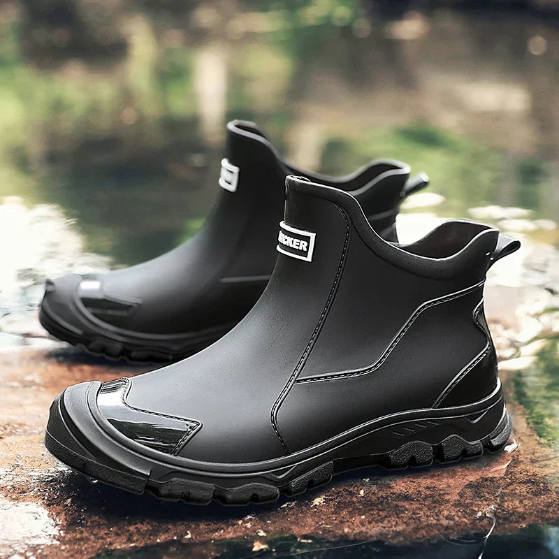Heren wandelschoen met stevige antislipzool voor optimale grip op natte en ongelijke ondergronden.