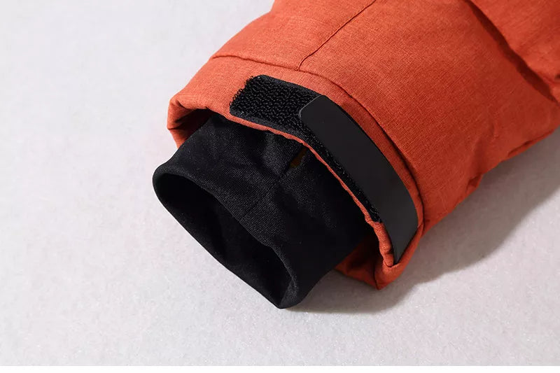 Duurzame heren winterjas met capuchon, ontworpen voor langdurig wintercomfort en warmte.