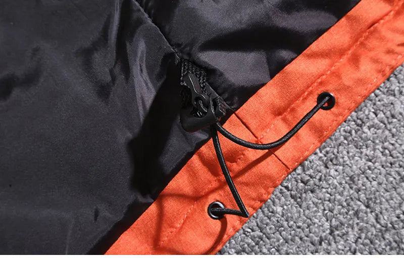 Winddichte heren winterjas met capuchon, de perfecte metgezel tegen de winterkou.