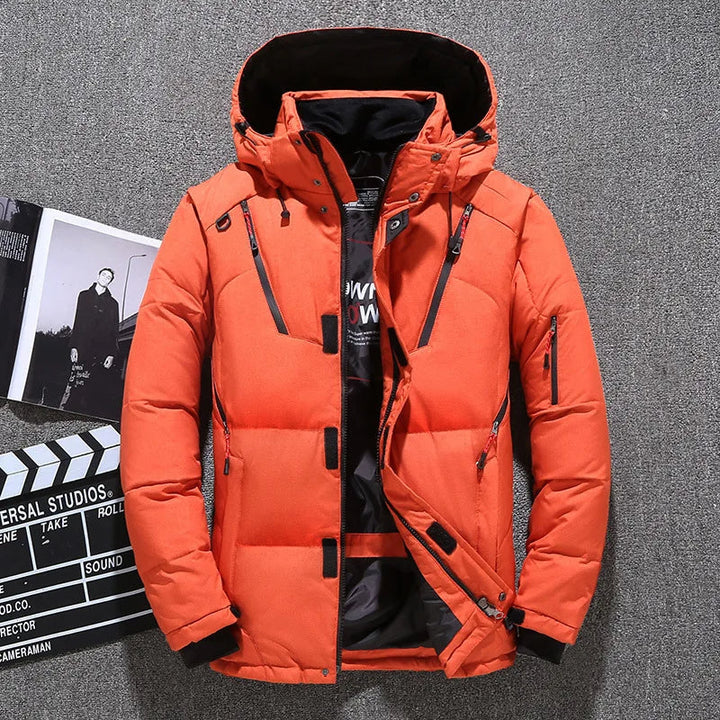 Warme heren winterjas met capuchon, biedt optimale bescherming tegen wind en kou.