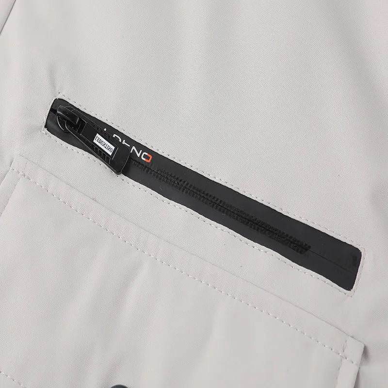 Duurzame heren winterjas, een veelzijdige parka met capuchon voor wintermode en buitenactiviteiten.