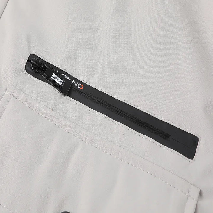 Duurzame heren winterjas, een veelzijdige parka met capuchon voor wintermode en buitenactiviteiten.