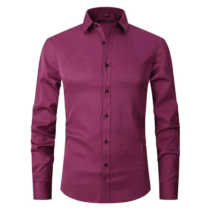 Heren overhemd met lange mouwen, tailored fit, zakelijk en modieus. Compleet met stropdas voor formele kantoorstijl.