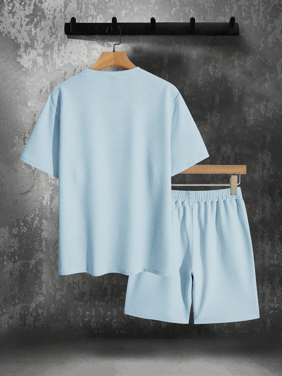 Luchtige heren outfit: comfortabele korte mouw tracksuit en sportieve shorts voor vrijetijdskleding.