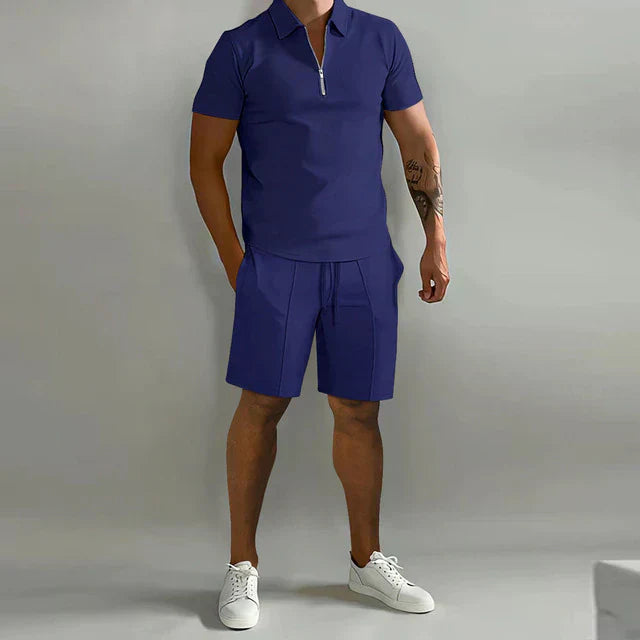 Heren zomerset met comfortabel poloshirt en short, ideaal voor casual dagen of vakantie.