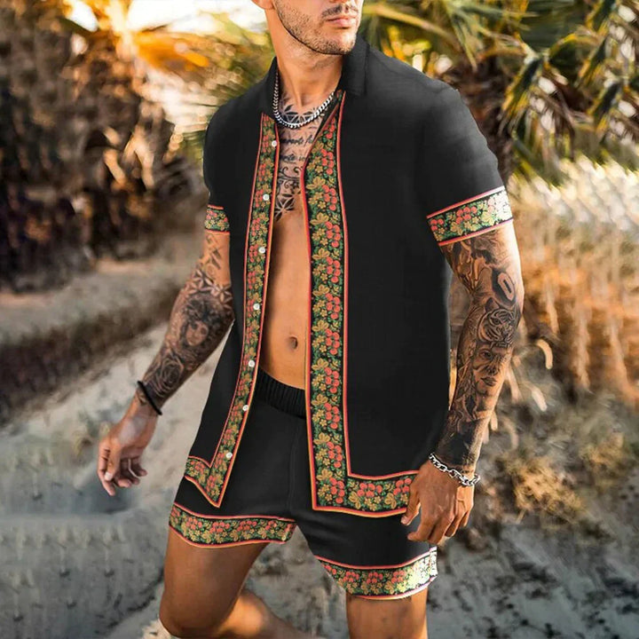 Lichtgewicht en comfortabele heren zomerset met unieke print. Korte mouw shirt en shorts.