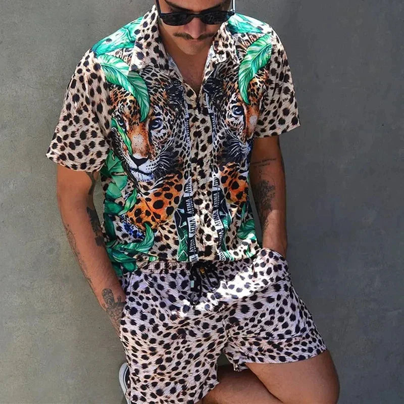 Heren zomerset met unieke print. Lichtgewicht korte mouw shirt en casual shorts voor de zomer.
