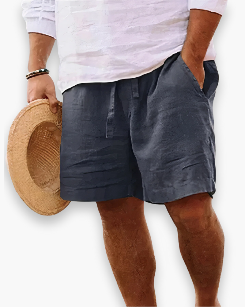Man draagt comfortabele heren zomershort, ideaal voor een relaxte dag of zomerse activiteiten.
