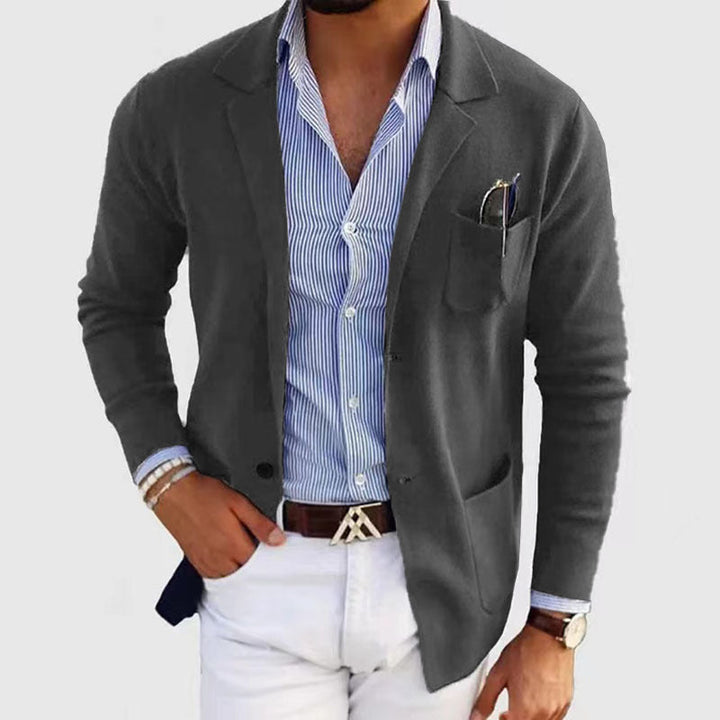 Stijlvolle herenblazer met klepzakken en reverskraag.