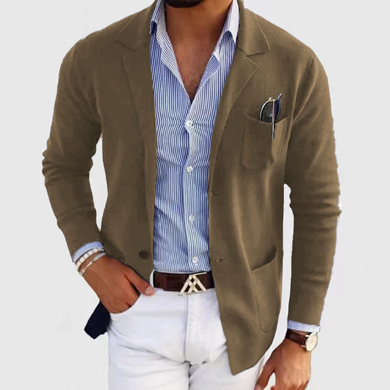 Stijlvolle herenblazer met klepzakken en reverskraag.