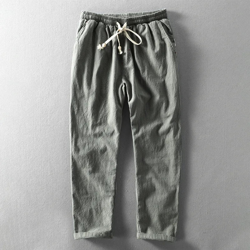 Rechte pijp van de moderne herenbroek met elastische taille, ideaal voor een relaxte maar stijlvolle uitstraling.