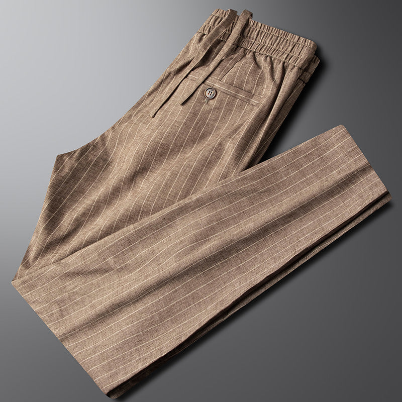 Moderne slim fit herenbroek met verticale strepen, elastische taille en trekkoord voor optimale pasvorm.