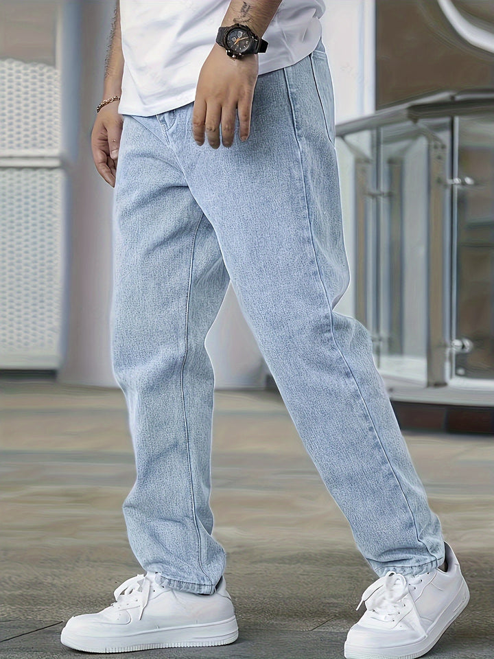 Herenjeans met rechte pijpen en lichte wassing. Een moderne, comfortabele broek voor alle seizoenen.